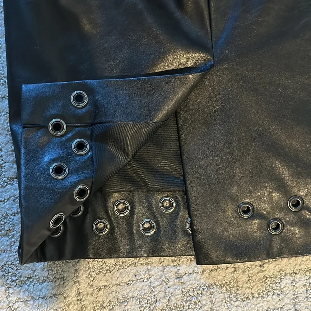 Carine Roitfeld for Uniqlo Faux Leather Pencil skirt studs at the bottom size 2 - Picture 5 of 15
